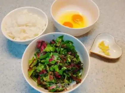 Make Eggs and rice step 0
