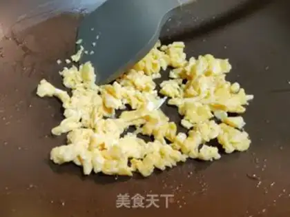 Make Eggs and rice step 1