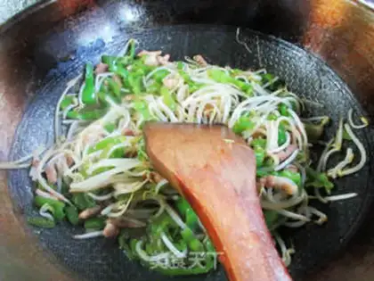 Make Sprinkled green bean sprouts step 9