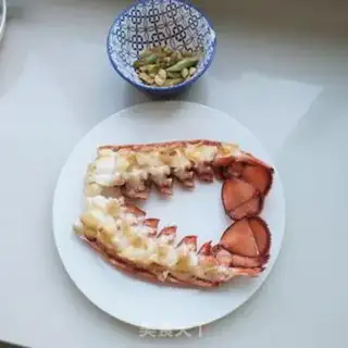 Make Yellow and lobster tails step 15