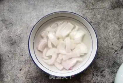 Make Onion wood and tofu step 2