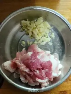 Make Five flowers and a grub step 1
