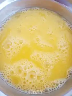 Make Tomato cucumber fried eggs step 1