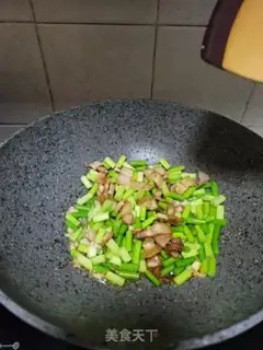 Make Five flowers and a grub step 6