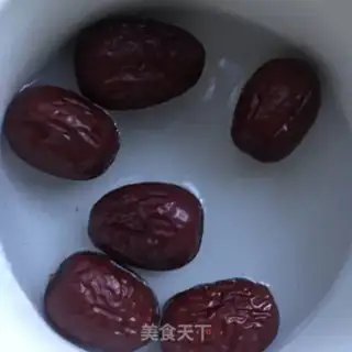 Make Red dates, three black rice paste step 0