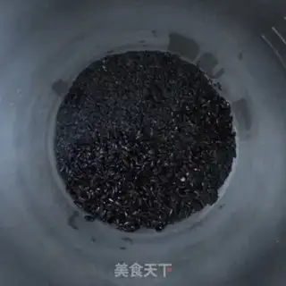 Make Red dates, three black rice paste step 1