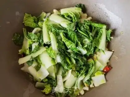Make Olive oil and cabbage step 4
