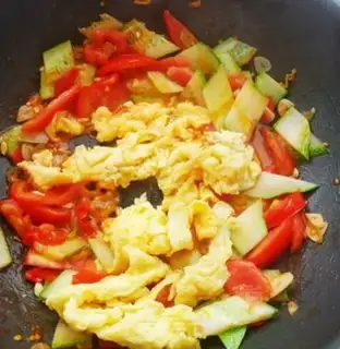 Make Tomato cucumber fried eggs step 11