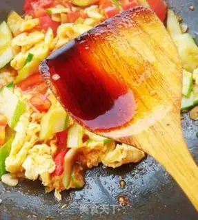 Make Tomato cucumber fried eggs step 12