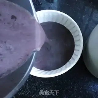 Make Red dates, three black rice paste step 8