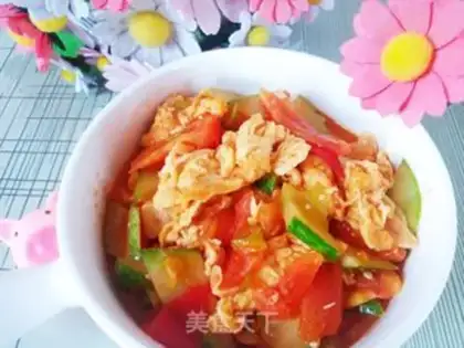 Make Tomato cucumber fried eggs step 15