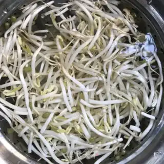 Make Spinach with bean sprouts step 0