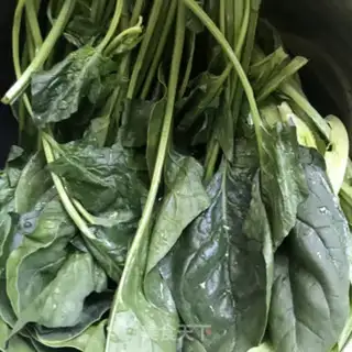 Make Spinach with bean sprouts step 1