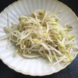 Make Spinach with bean sprouts step 2
