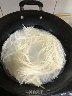 Make Onion egg noodles step 2