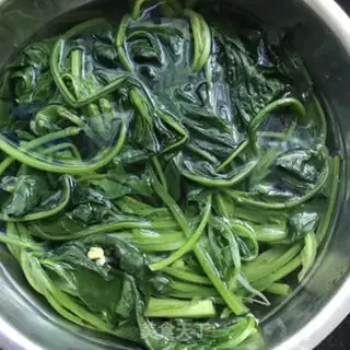 Make Spinach with bean sprouts step 3