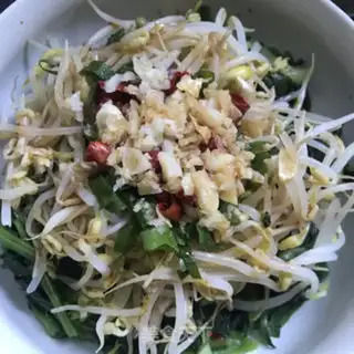 Make Spinach with bean sprouts step 6