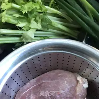 Make Celery meat dumplings step 0
