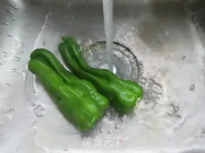 Make Scrambled with frowned peppers and beans step 2