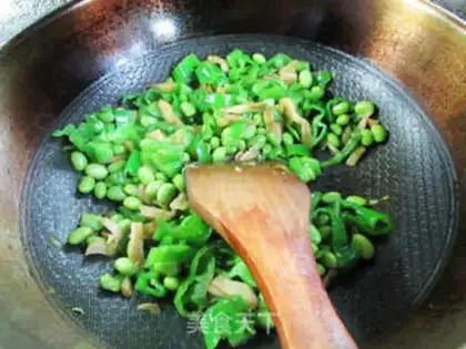 Make Scrambled with frowned peppers and beans step 9