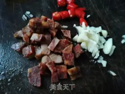 Make Soybeans fried sausage step 1
