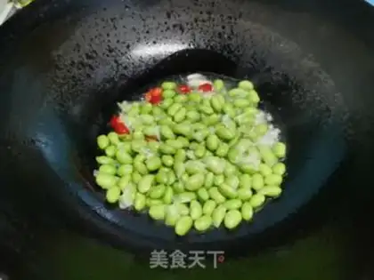 Make Soybeans fried sausage step 3