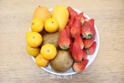 Make Strawberry mango orange ice step 0