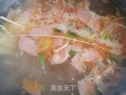 Make Clothes and tomato noodles step 5