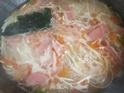 Make Clothes and tomato noodles step 6