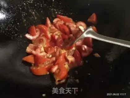 Make Tomato fried eggs step 4