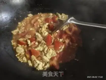 Make Tomato fried eggs step 5