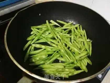 Make Four seasons of bean buns step 3
