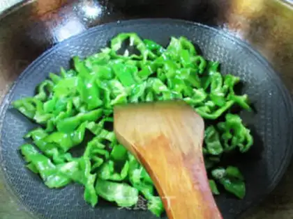 Make A duck egg with wrinkles step 4