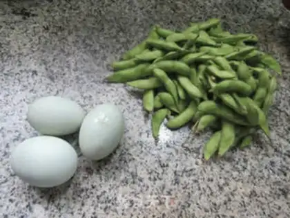 Make A duck egg with fried beans step 0