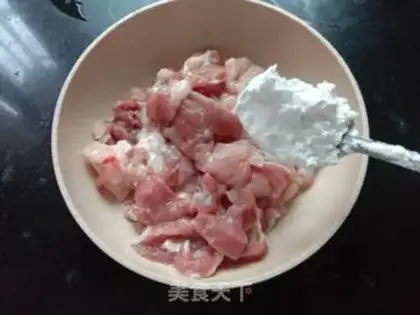 Make Cucumber mushroom fried meat step 1