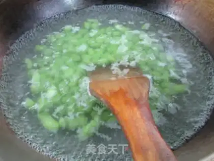 Make A duck egg with fried beans step 3