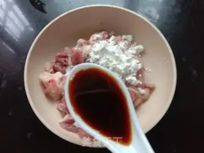 Make Cucumber mushroom fried meat step 2