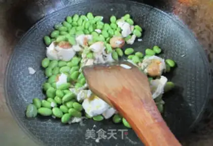 Make A duck egg with fried beans step 4