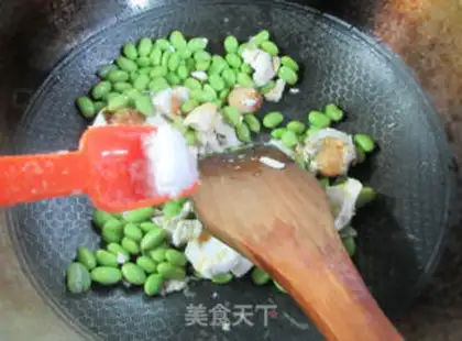 Make A duck egg with fried beans step 5