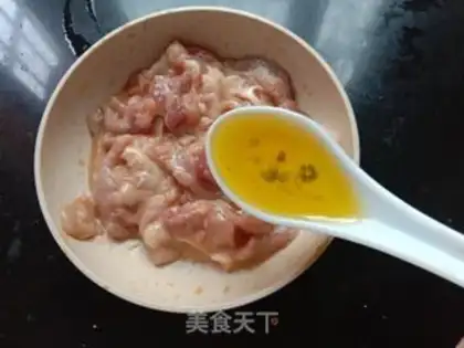 Make Cucumber mushroom fried meat step 4