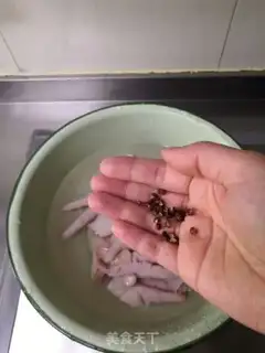 Make Lemon pine chicken claws step 1