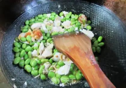 Make A duck egg with fried beans step 7