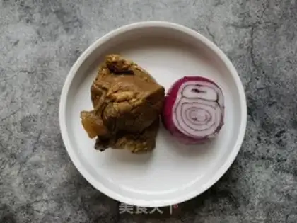 Make A fragrance of onion beef step 0