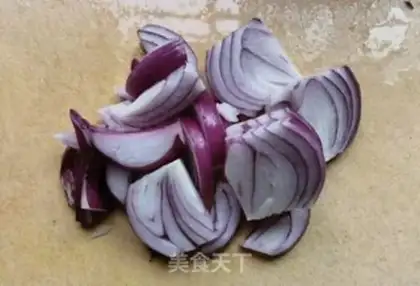 Make A fragrance of onion beef step 1