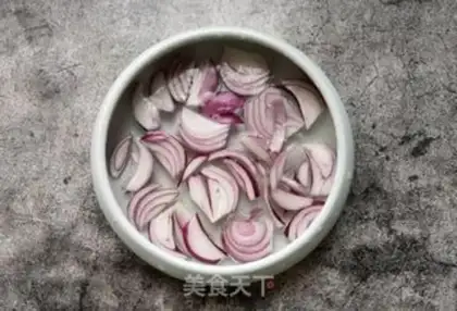 Make A fragrance of onion beef step 2