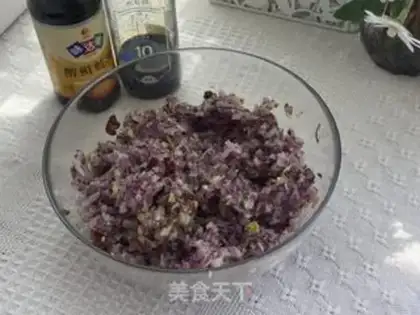 Make Onion pork bun step 0