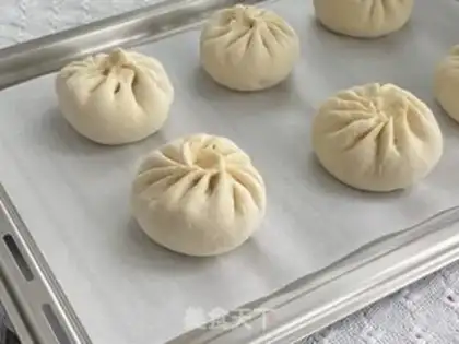 Make Onion pork bun step 4