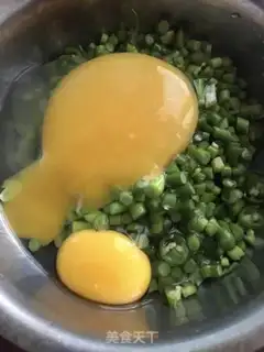 Make Garlic fried goose eggs step 3