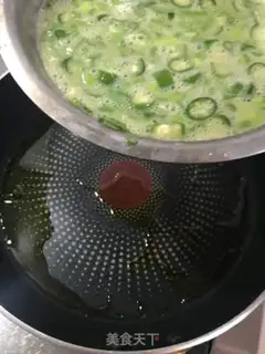 Make Garlic fried goose eggs step 5