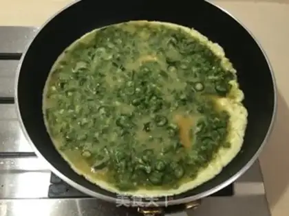 Make Garlic fried goose eggs step 6